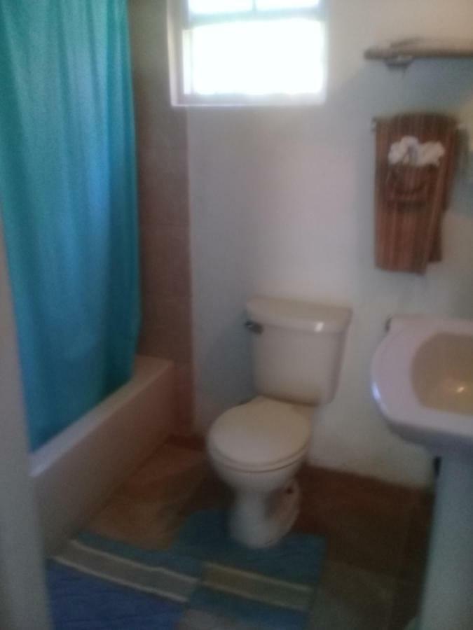 Boston Beach Guesthouse 포트안토니오 외부 사진