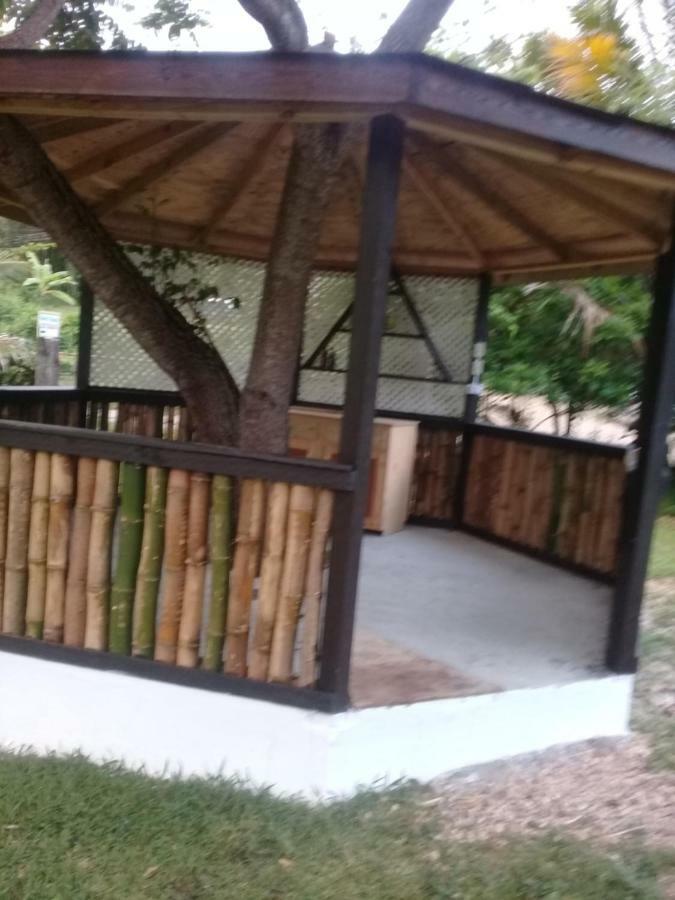 Boston Beach Guesthouse 포트안토니오 외부 사진